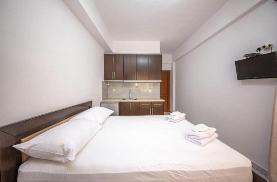 סרנדה Rooms By Klajdi מראה חיצוני תמונה