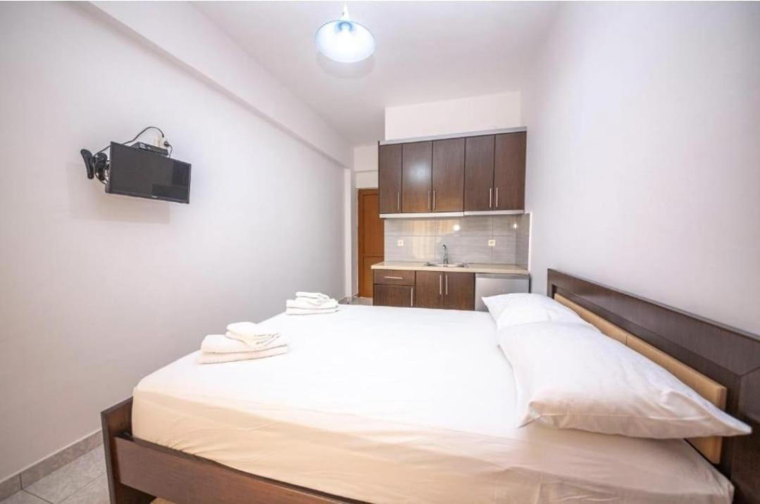סרנדה Rooms By Klajdi מראה חיצוני תמונה
