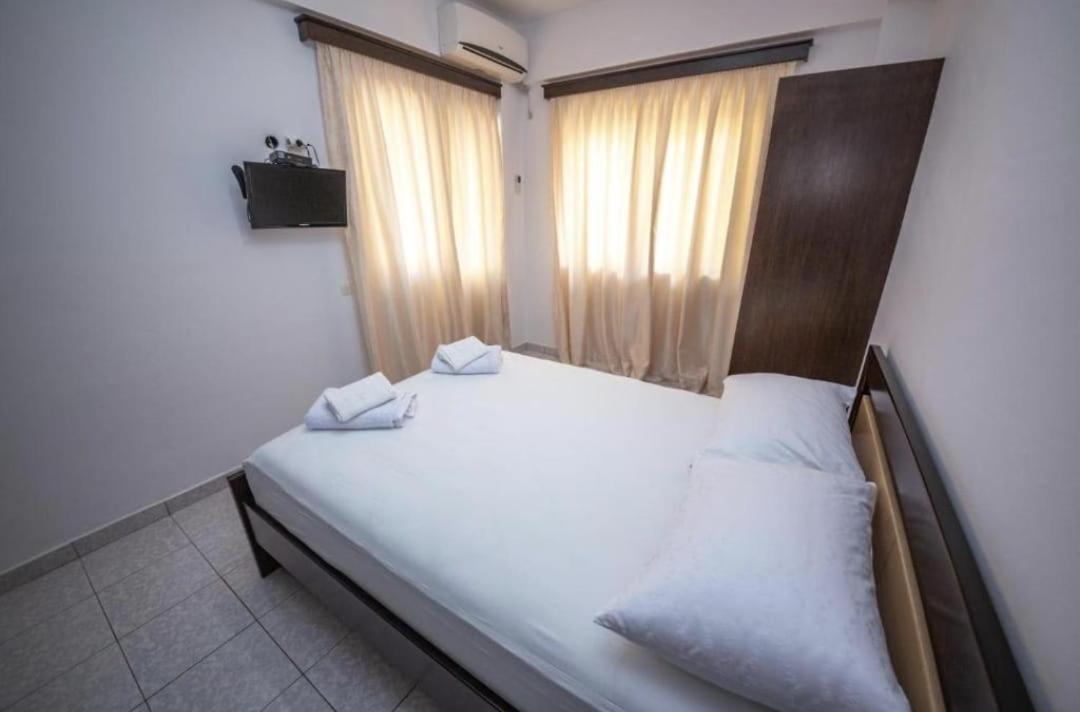 סרנדה Rooms By Klajdi מראה חיצוני תמונה