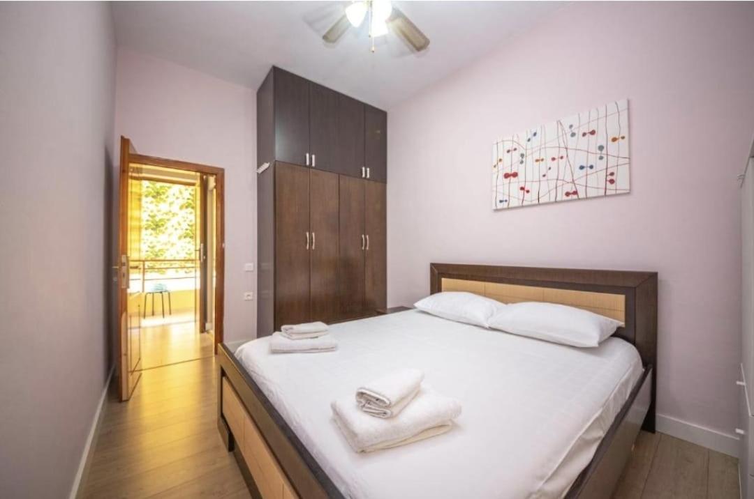 סרנדה Rooms By Klajdi מראה חיצוני תמונה