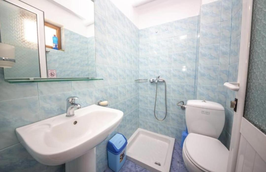 סרנדה Rooms By Klajdi מראה חיצוני תמונה