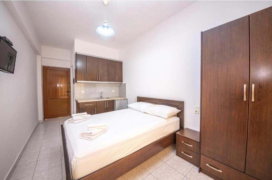 סרנדה Rooms By Klajdi מראה חיצוני תמונה
