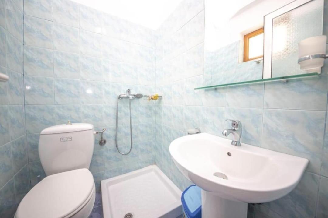 סרנדה Rooms By Klajdi מראה חיצוני תמונה